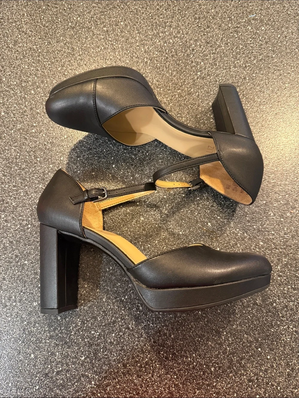 Women’s Naturalizer Black Leather Mary Jane Ankle-Strap Heels - size 9